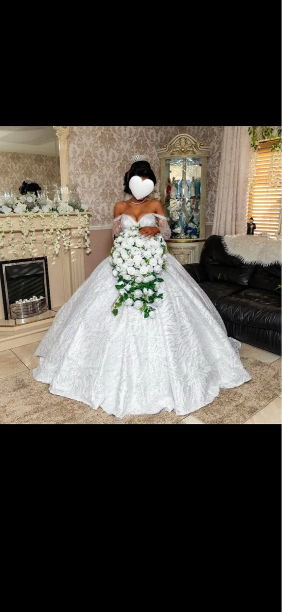 Wedding dress - Image 1