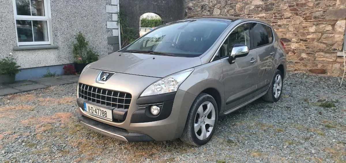 2011 PEUGEOT 3008  *LOW MILEAGE * - Image 4