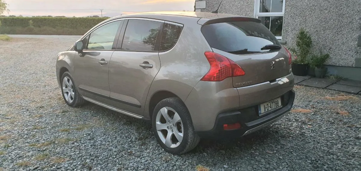 2011 PEUGEOT 3008  *LOW MILEAGE * - Image 1
