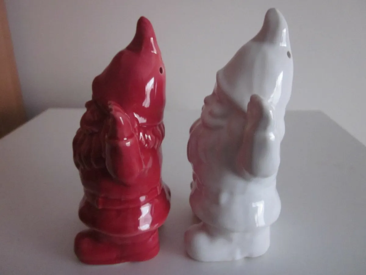 Novelty Santa Ceramic Gnomes S/P cruet set 1960's - Image 2