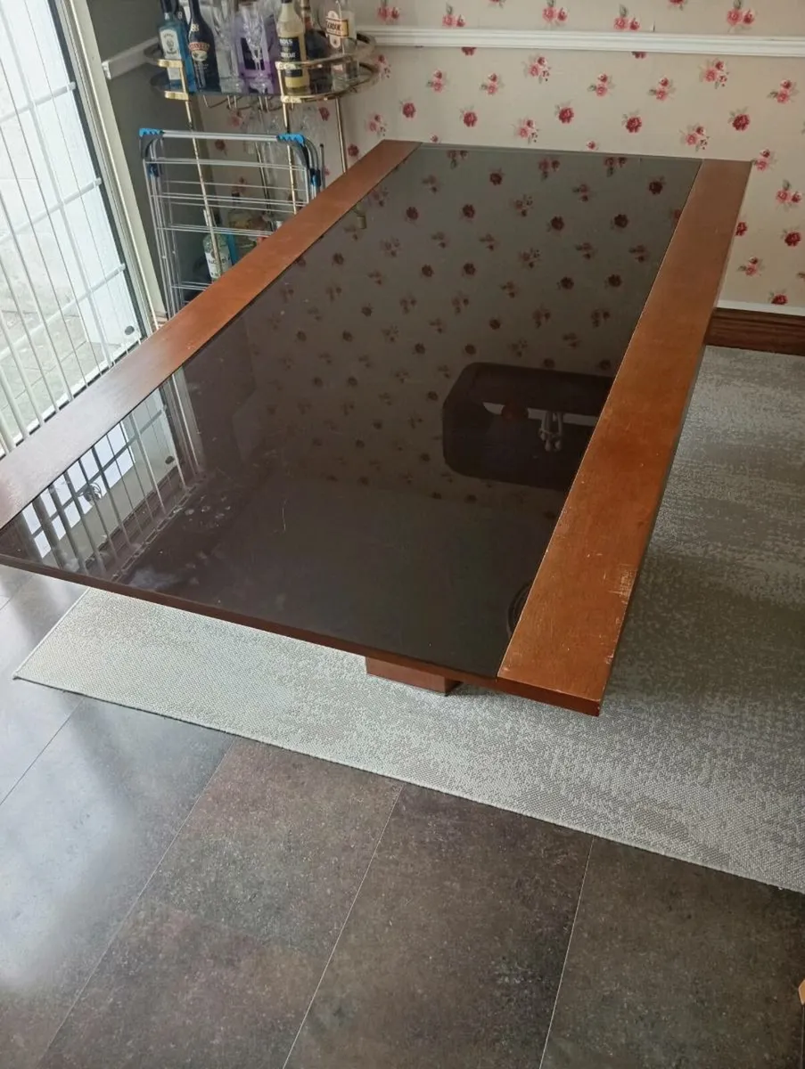 Free table and chairs - Image 3