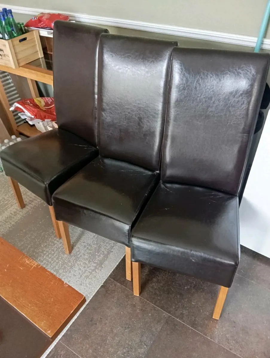 Free table and chairs - Image 4