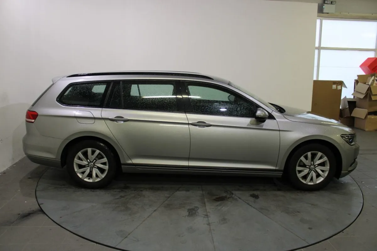 Volkswagen Passat 1.6 TDI 120HP Trendline Estate - Image 3
