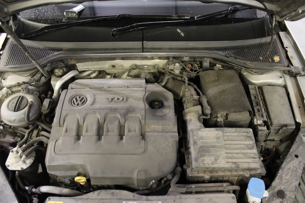 Volkswagen Passat 1.6 TDI 120HP Trendline Estate - Image 4