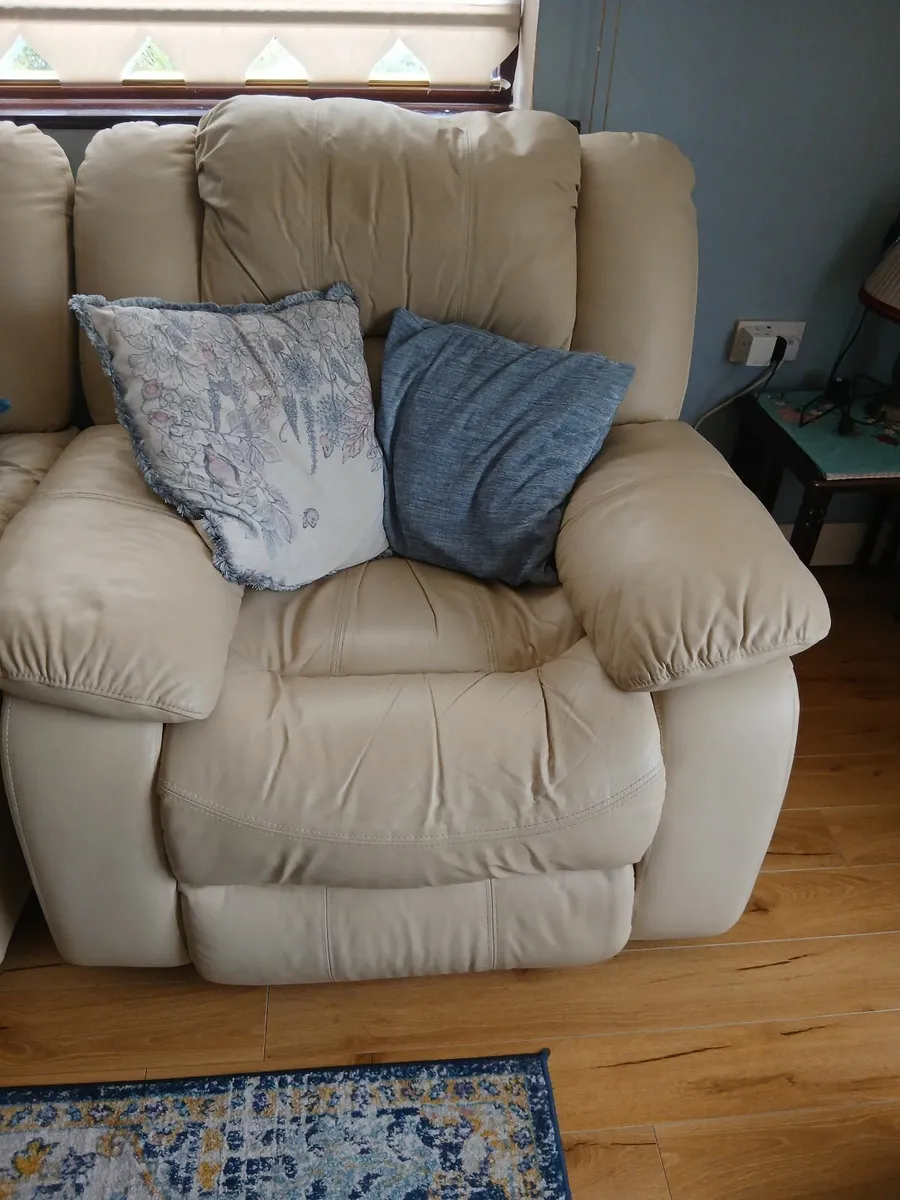 Cream leather corner Couch & chair - Image 1
