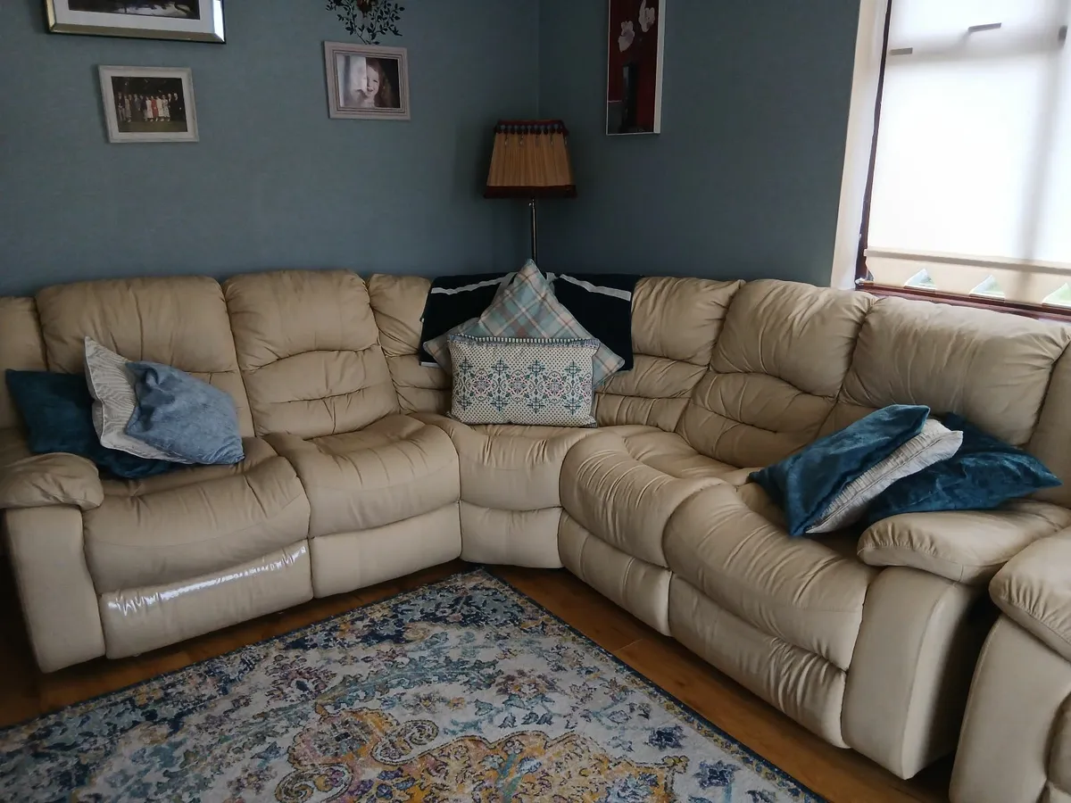 Cream leather corner Couch & chair - Image 2