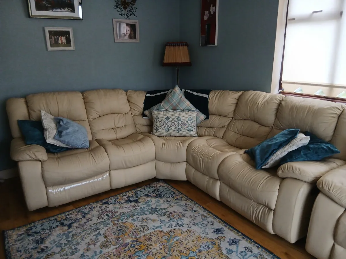 Cream leather corner Couch & chair - Image 3