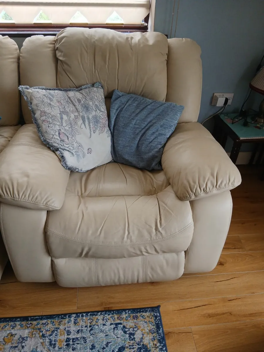 Cream leather corner Couch & chair - Image 4