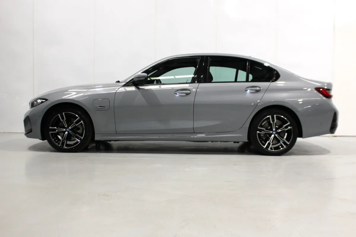 2022 BMW 3-Series 330E M SPORT LCI Facelift - Image 4