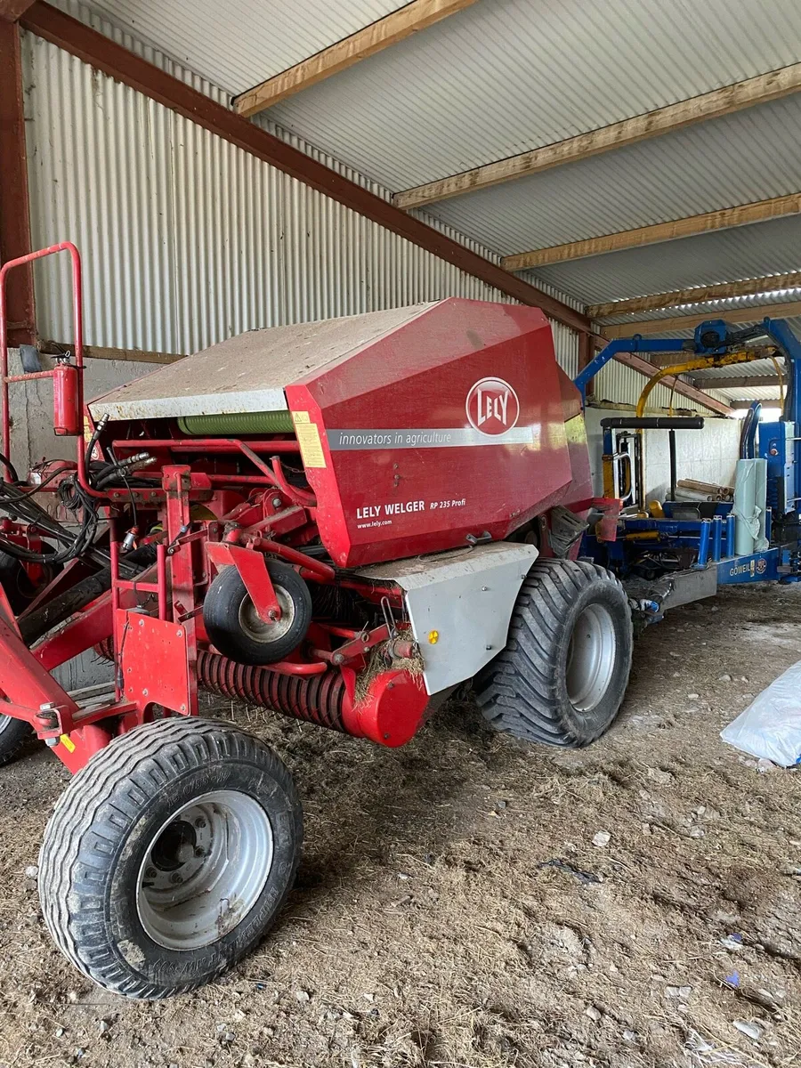 Welger Baler 235 profi and in-line Goweil wrapper - Image 4