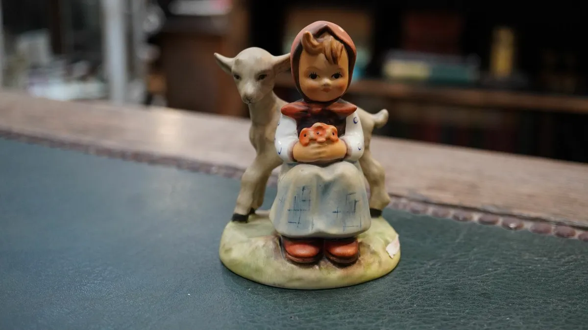 Goebel Hummel Figurine - Good Friends - Image 1