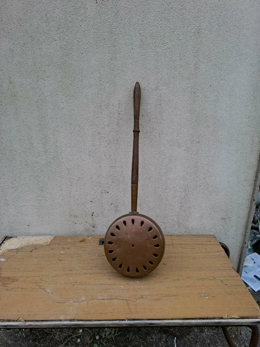 Old copper bed pan - Image 1