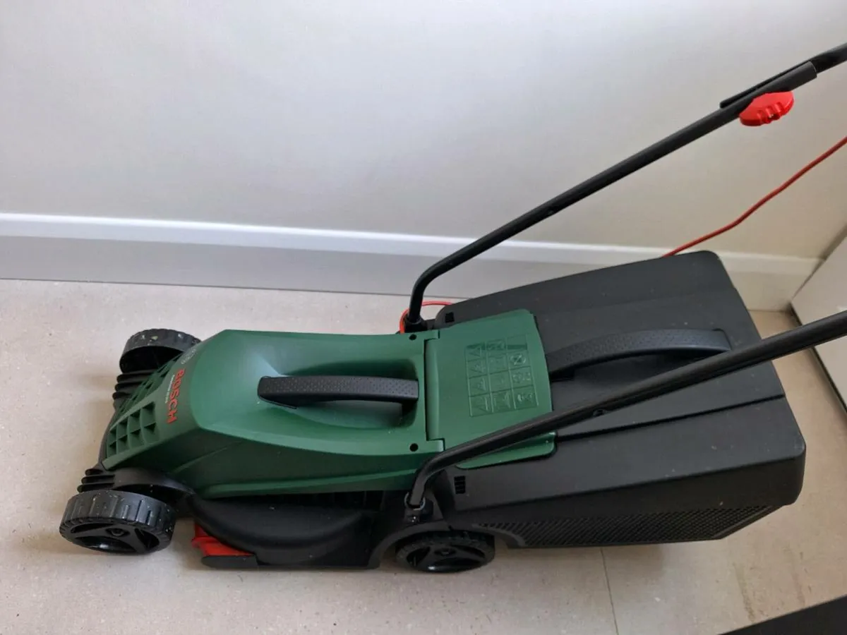 NEW Bosch EasyRotak 32-215 Corded Rotary Lawnmower - Image 2