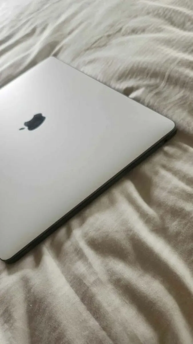 Apple MacBook Pro 13' (2020) i5 512GB SSD 8GB RAM - Image 4