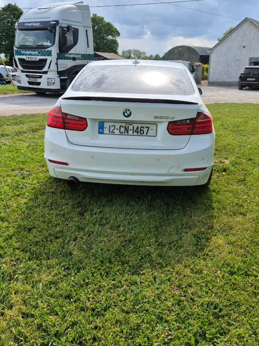 White BMW 320d - Image 2