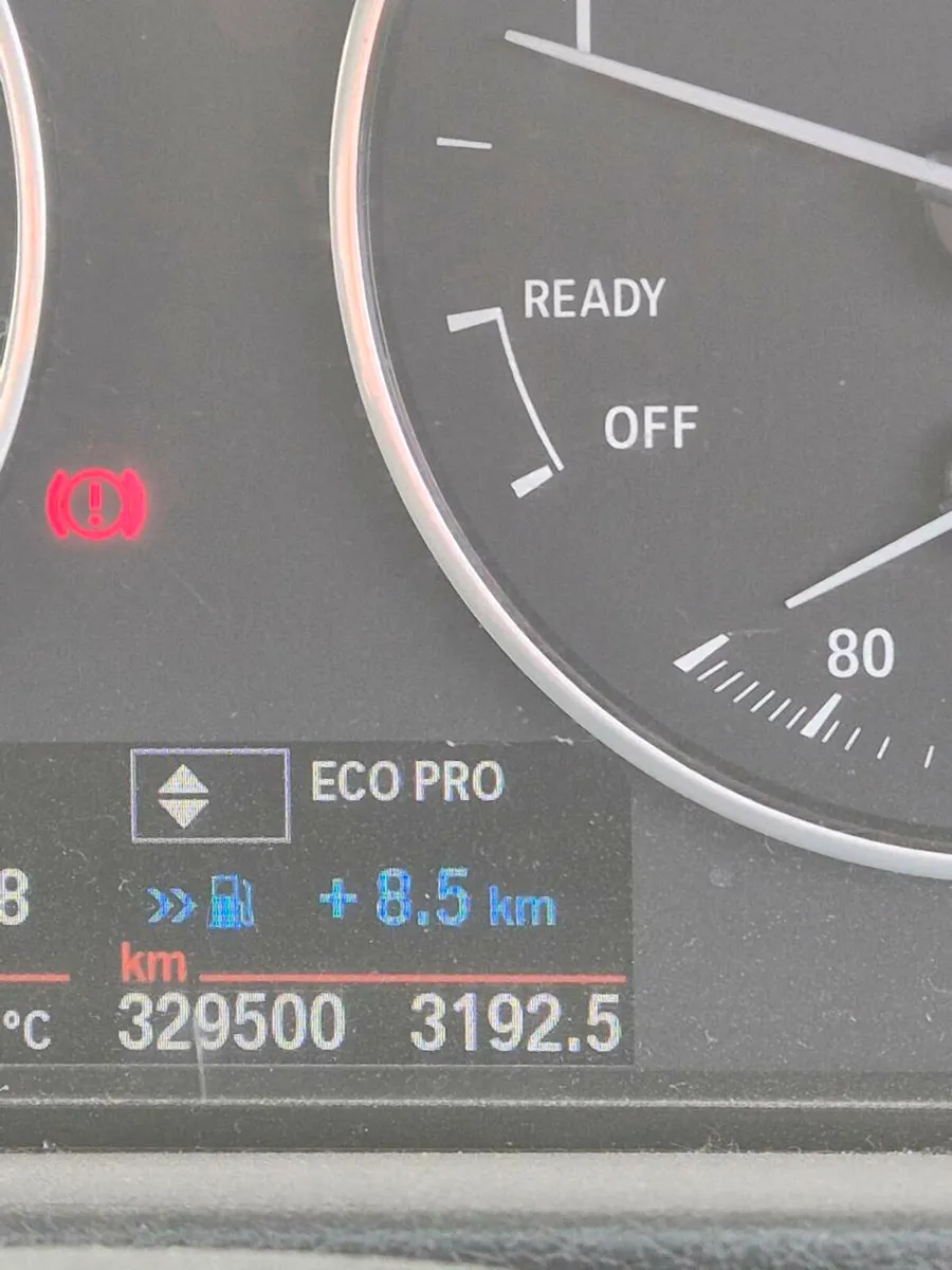 White BMW 320d - Image 4