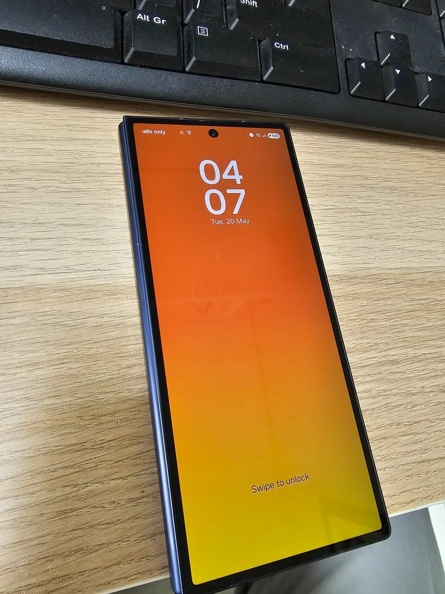 Samsung Fold 6 - Image 1
