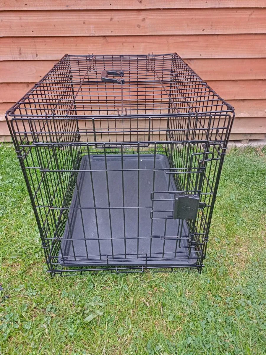Medium dog travel cage with cover. - Image 1