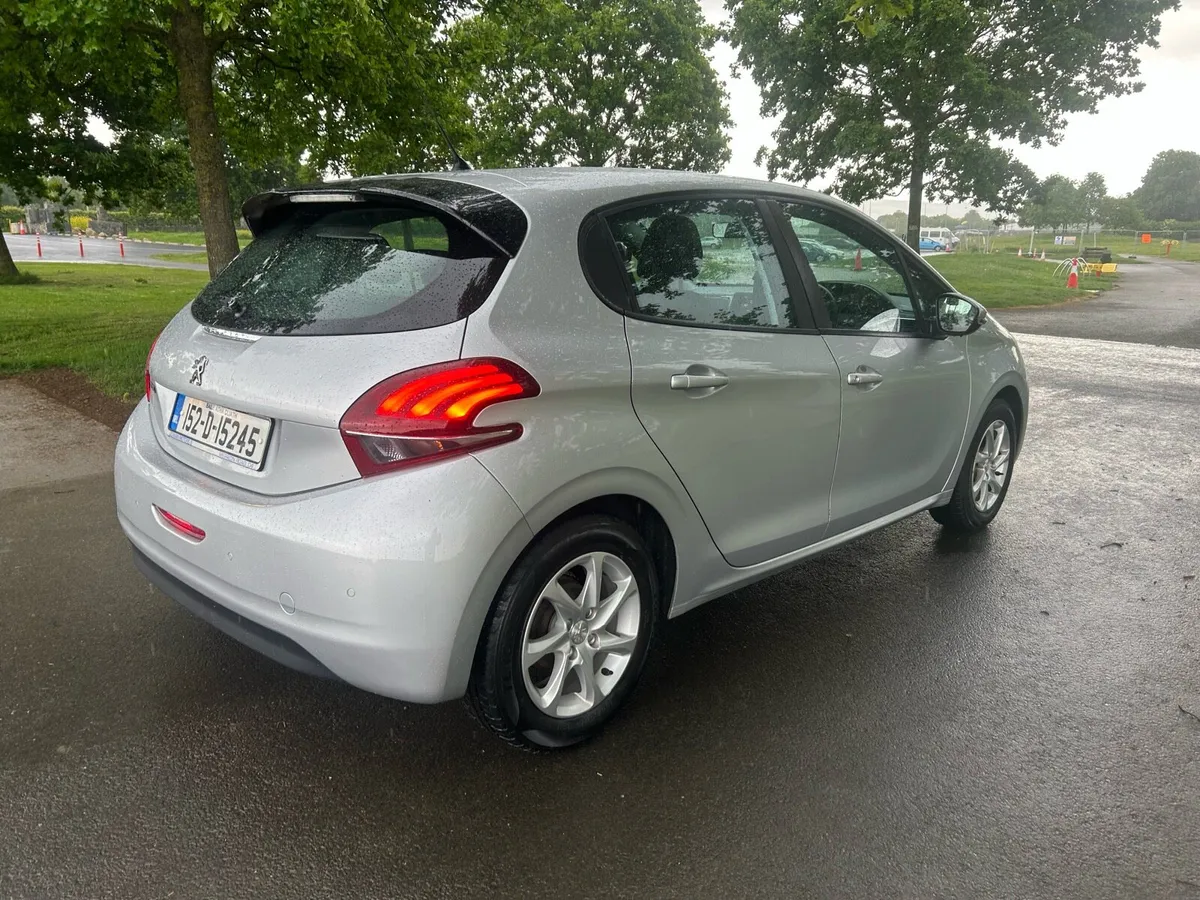 Peugeot 208. Automatic!! Low Klms - Image 3