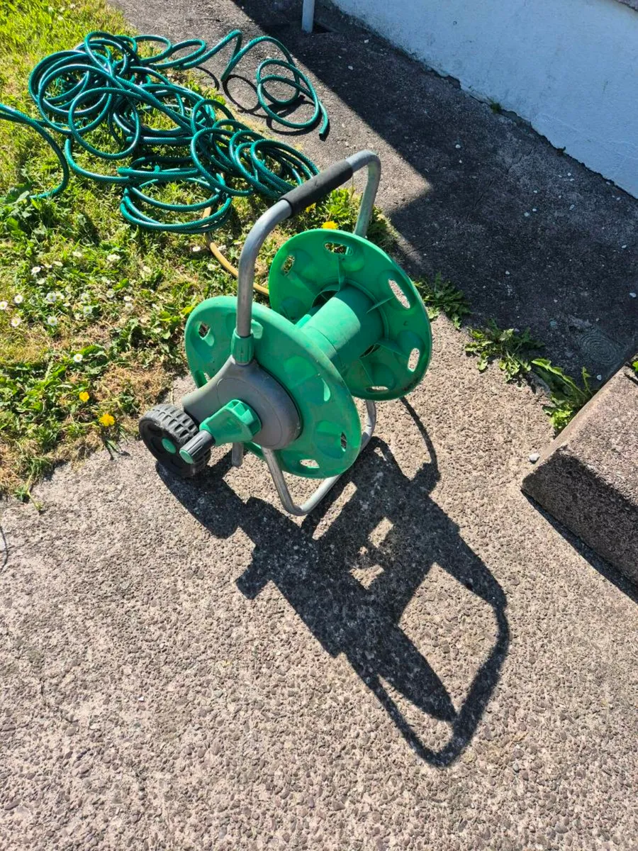 Hizelock reel and loose hose - Image 1