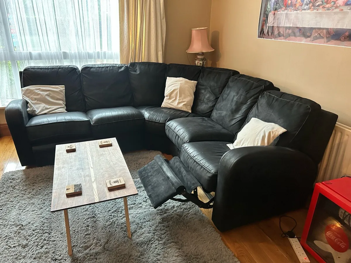 L shape couch and matching 1 seat recliner - Image 1