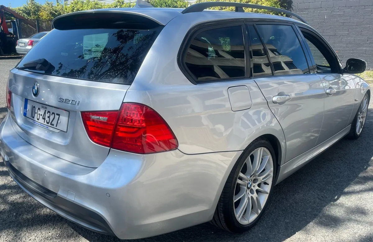 BMW 320i M SPORT TOURING /AUTO - Image 1