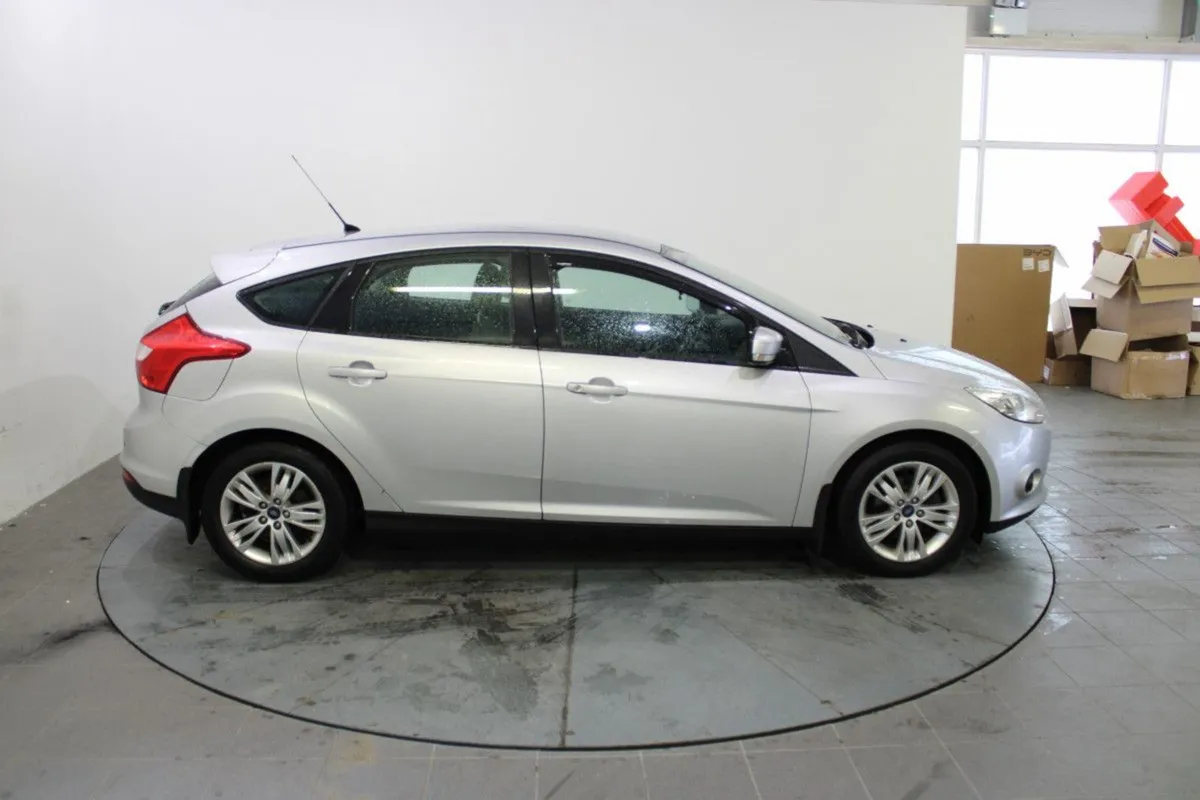 Ford Focus 1.0 Ecoboost 100 PS Focus FWD - Image 3