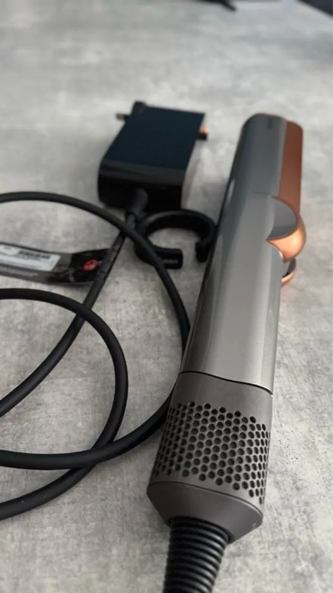 Dyson airstrait with 2 years warranty - Image 2