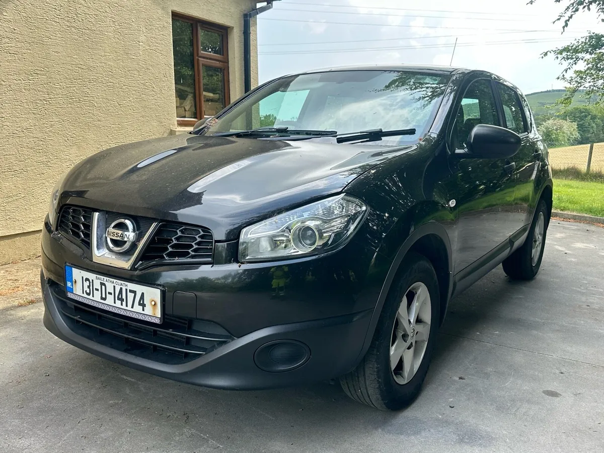 2013 Nissan  Qashqai 1.5 XE - Image 2