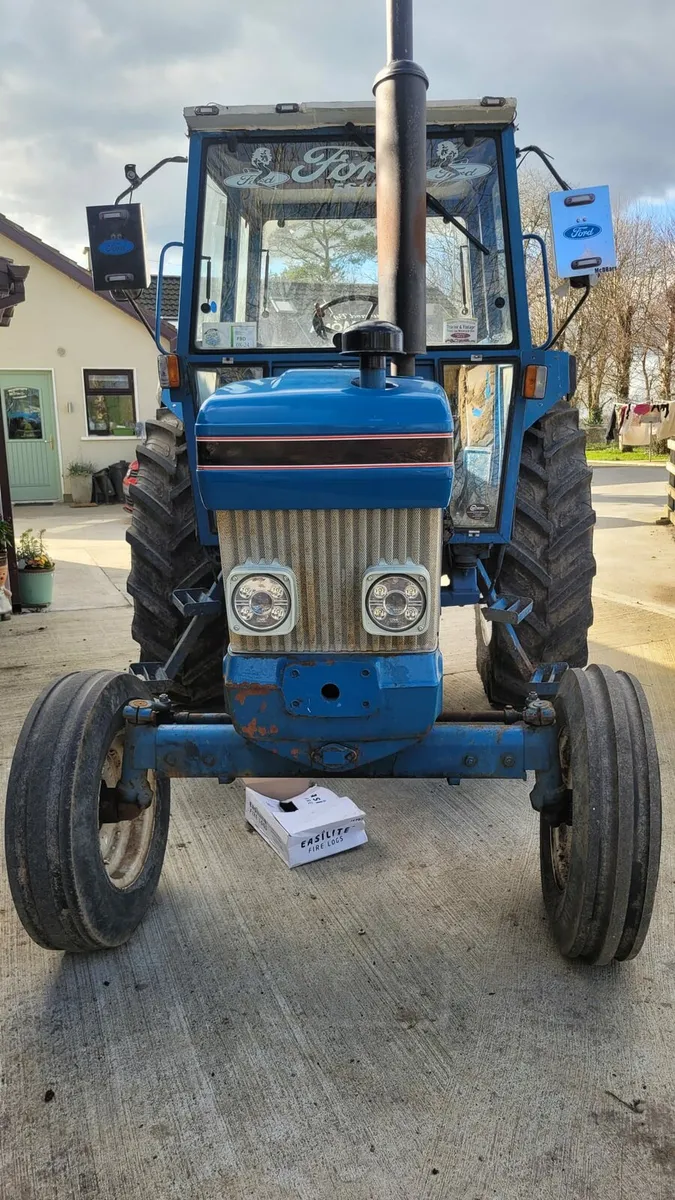 Ford 5610 tractor - Image 2