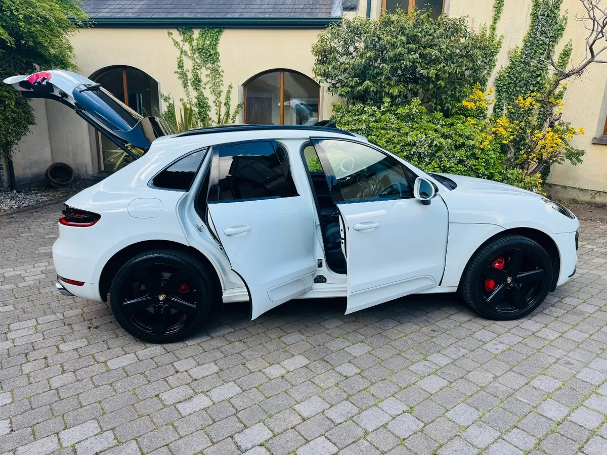 Porsche Macan TURBO - MEGA SPEC NI CAR AWESOME! - Image 4