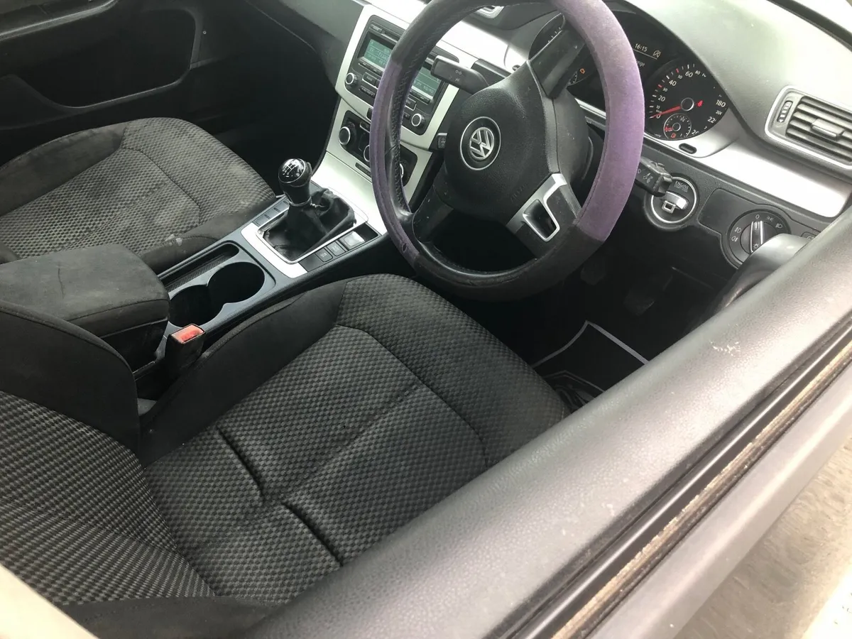 Volkswagen Passat 2012 - - Image 2