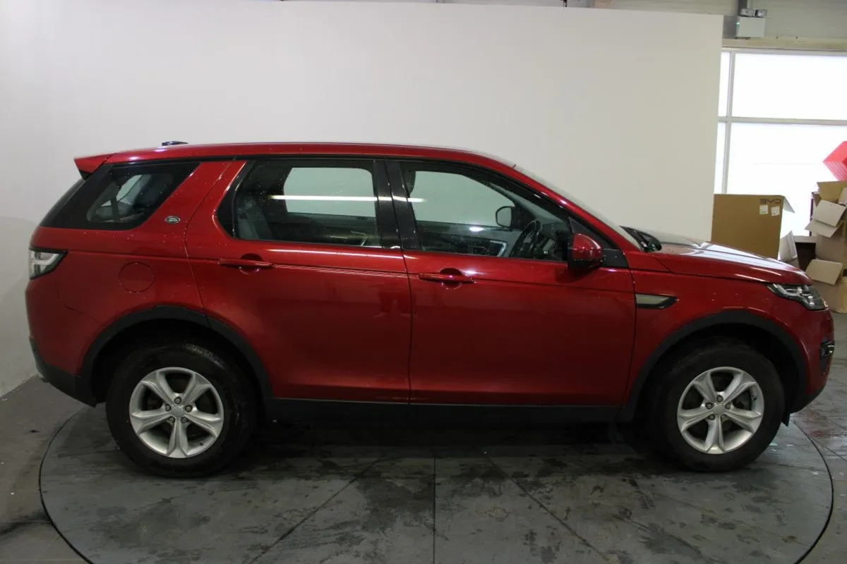Land Rover Discovery Sport 2.0 TD4 Auto SE 7 Seat - Image 4