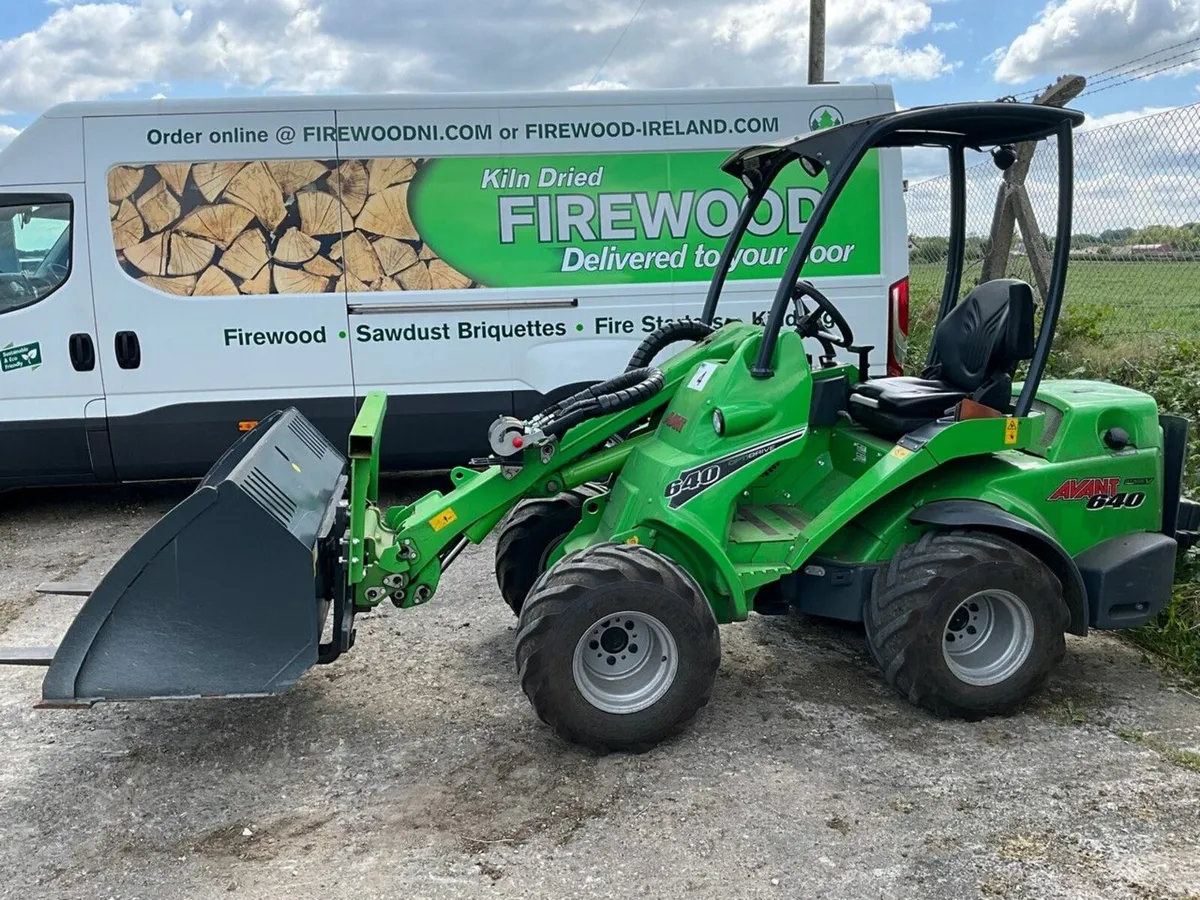 AVANT 640 4WD ARTICULATED LOADER - Image 3