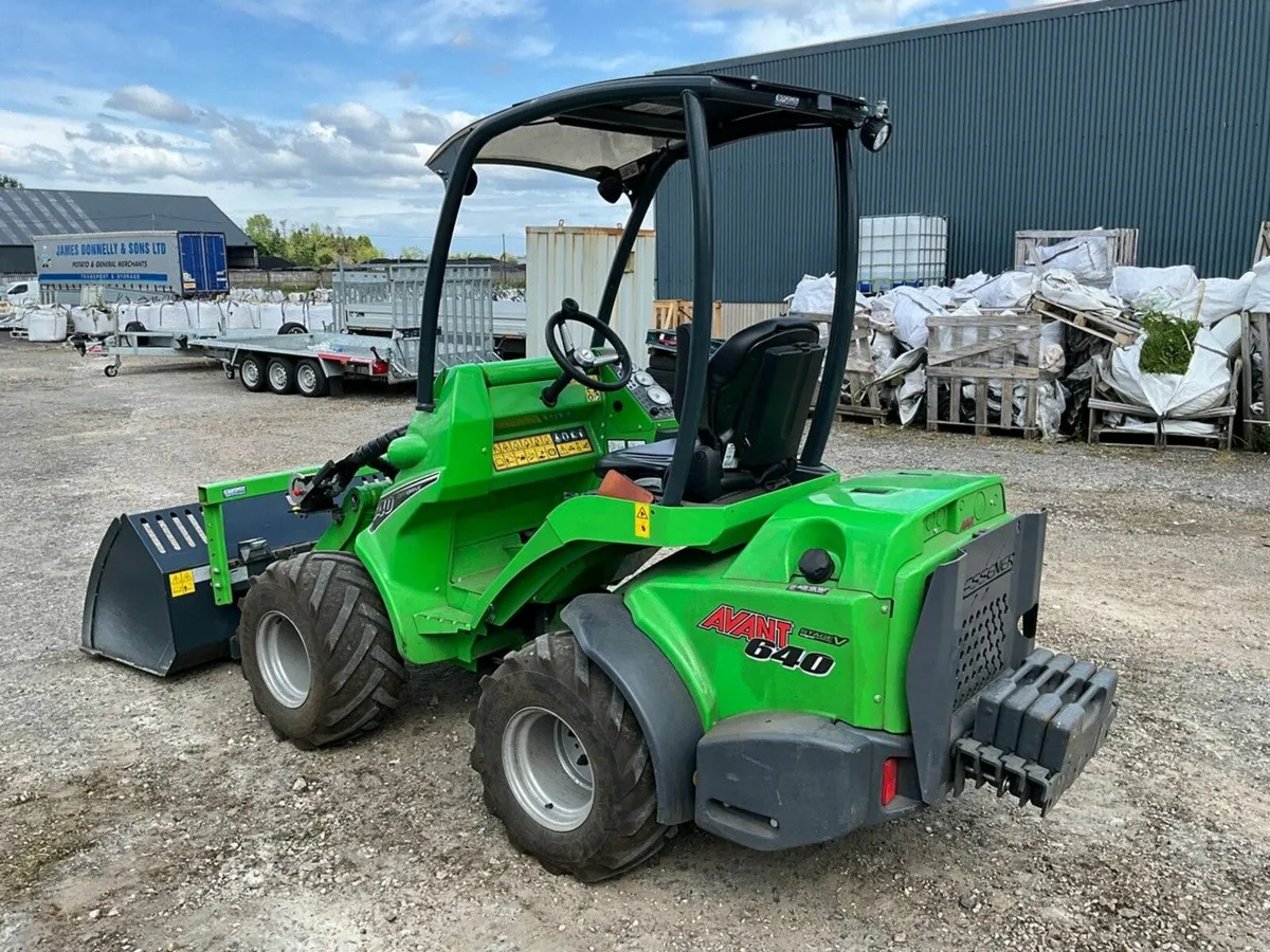 AVANT 640 4WD ARTICULATED LOADER - Image 4