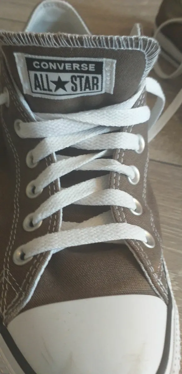 Converse All Stars Size 10 - Image 2