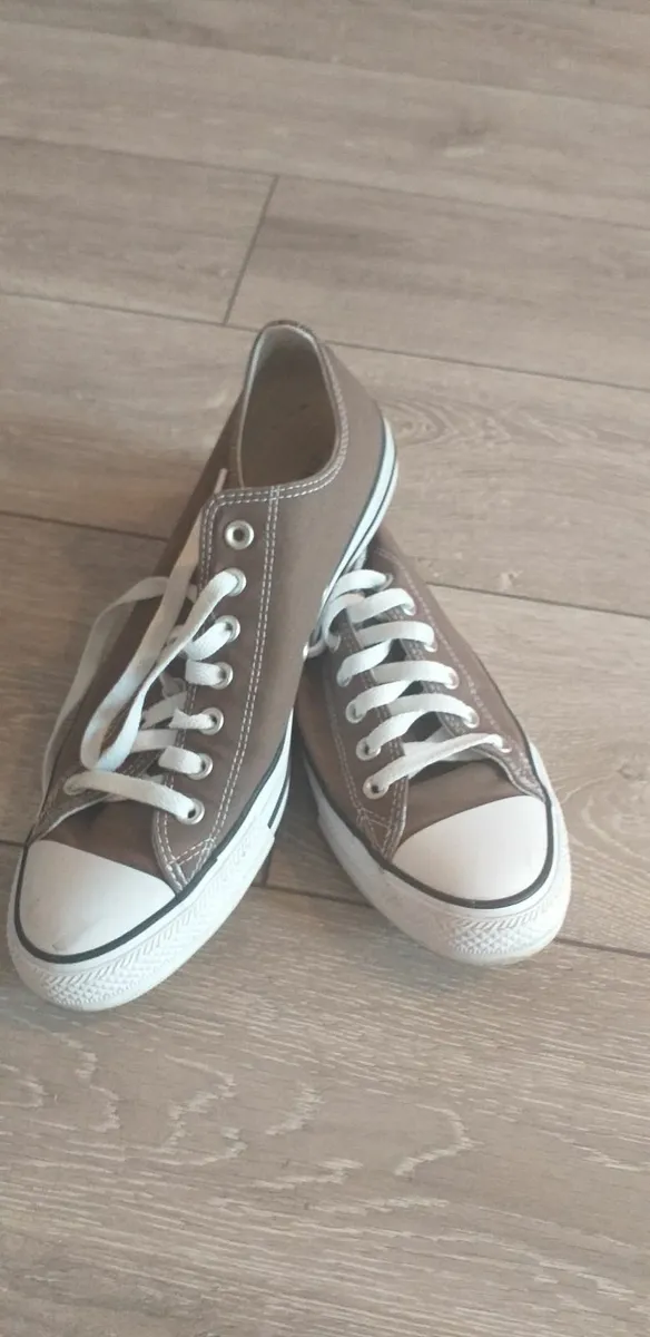 Converse All Stars Size 10 - Image 4