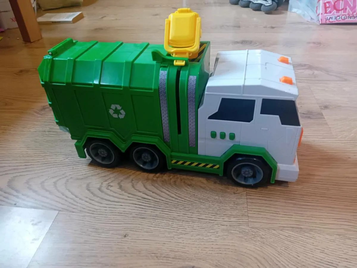 Garbage Recycle  Lorry - Image 1