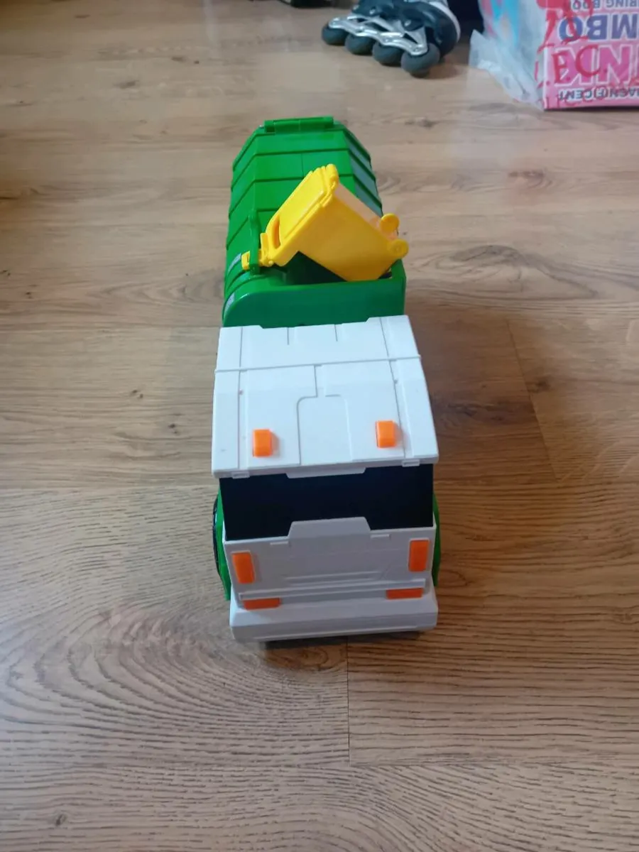 Garbage Recycle  Lorry - Image 2