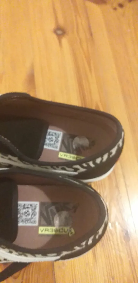 Vans in Leopard Print Size 10 - Image 4