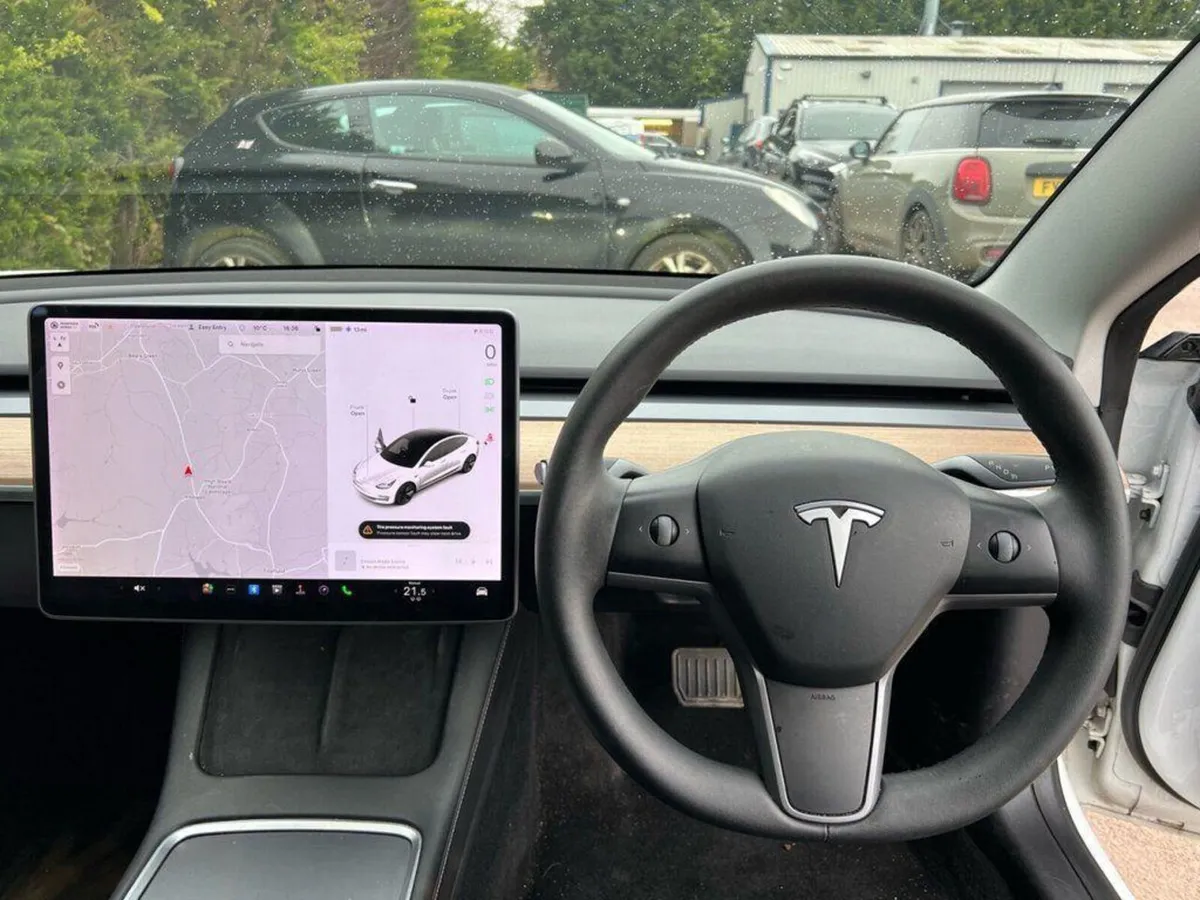 Tesla Model 3 2022 - Image 4