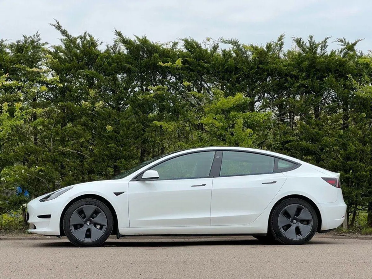 Tesla Model 3 2022 - Image 3
