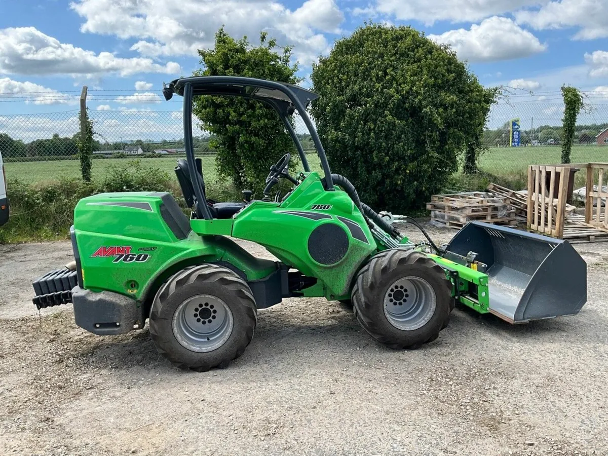 AVANT 760i 4WD ARTICULATED LOADER - Image 3