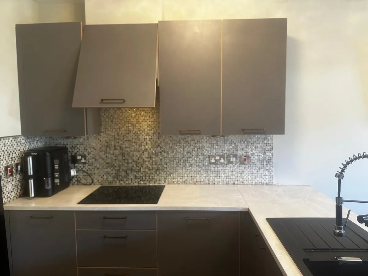 Kitchen for immediate sale with appliances - Image 2