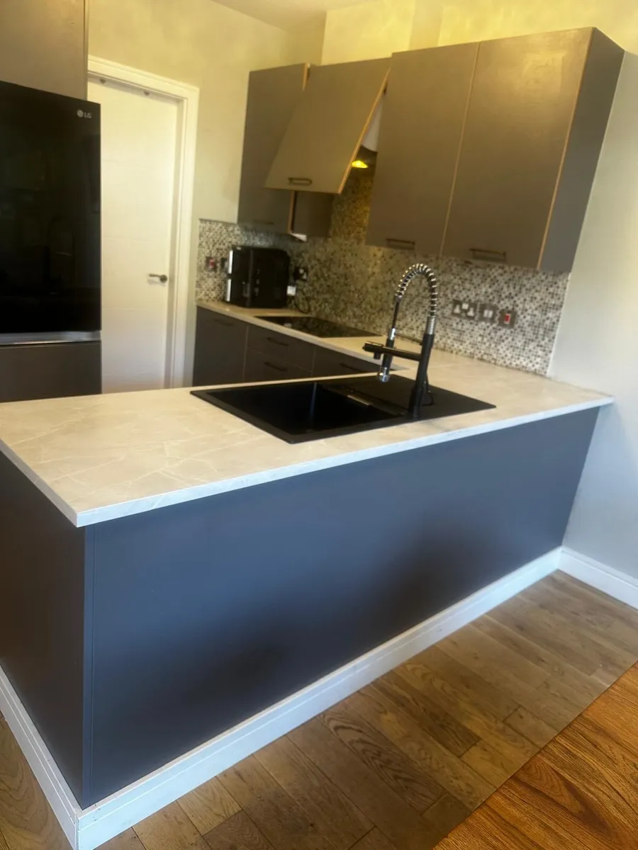 Kitchen for immediate sale with appliances - Image 3