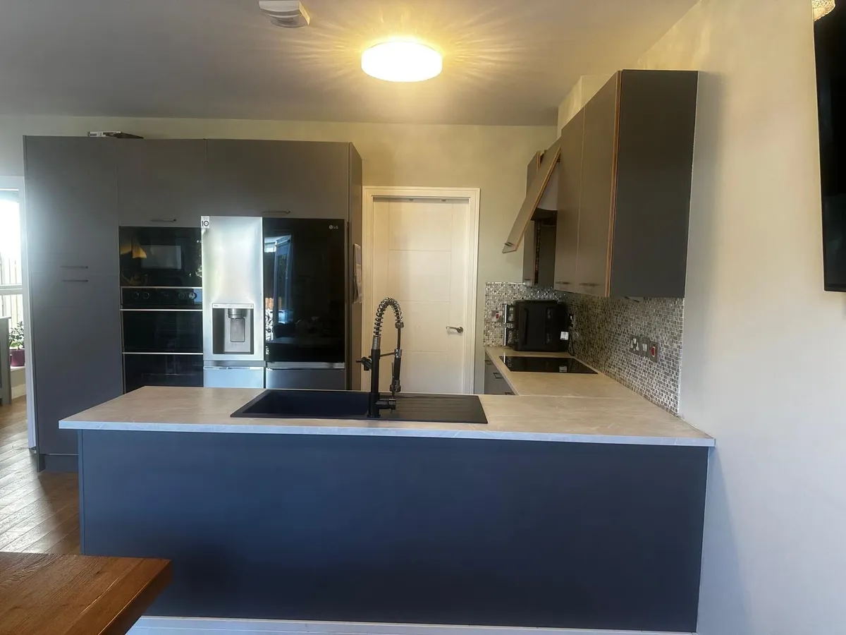 Kitchen for immediate sale with appliances - Image 4