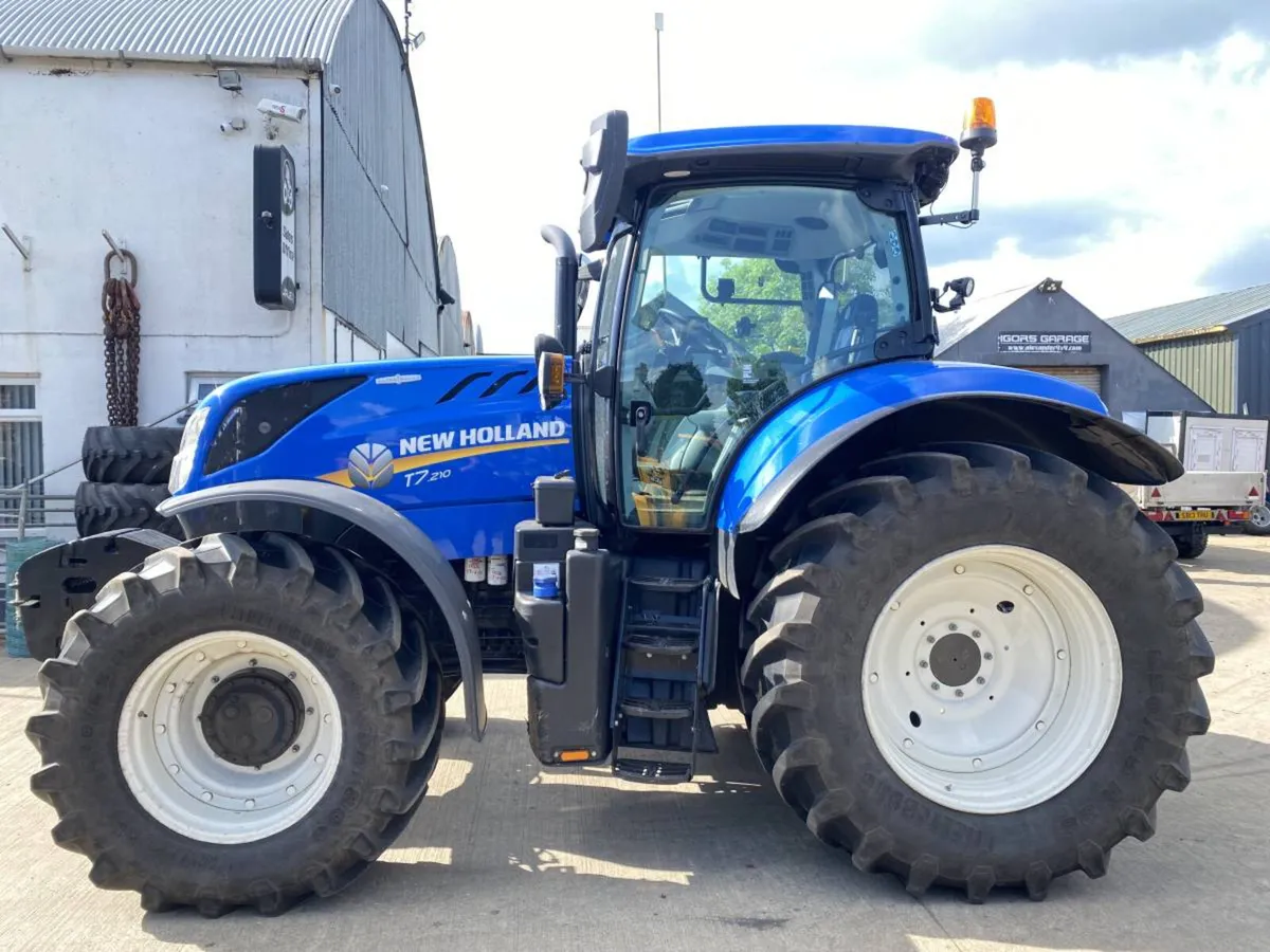 2022 New Holland T7 210 Auto Command - Image 2