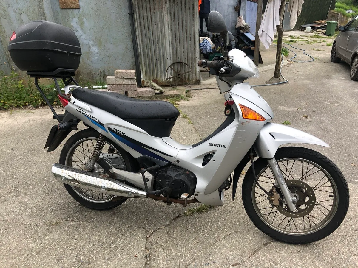 Honda Innova 2005 - Image 1