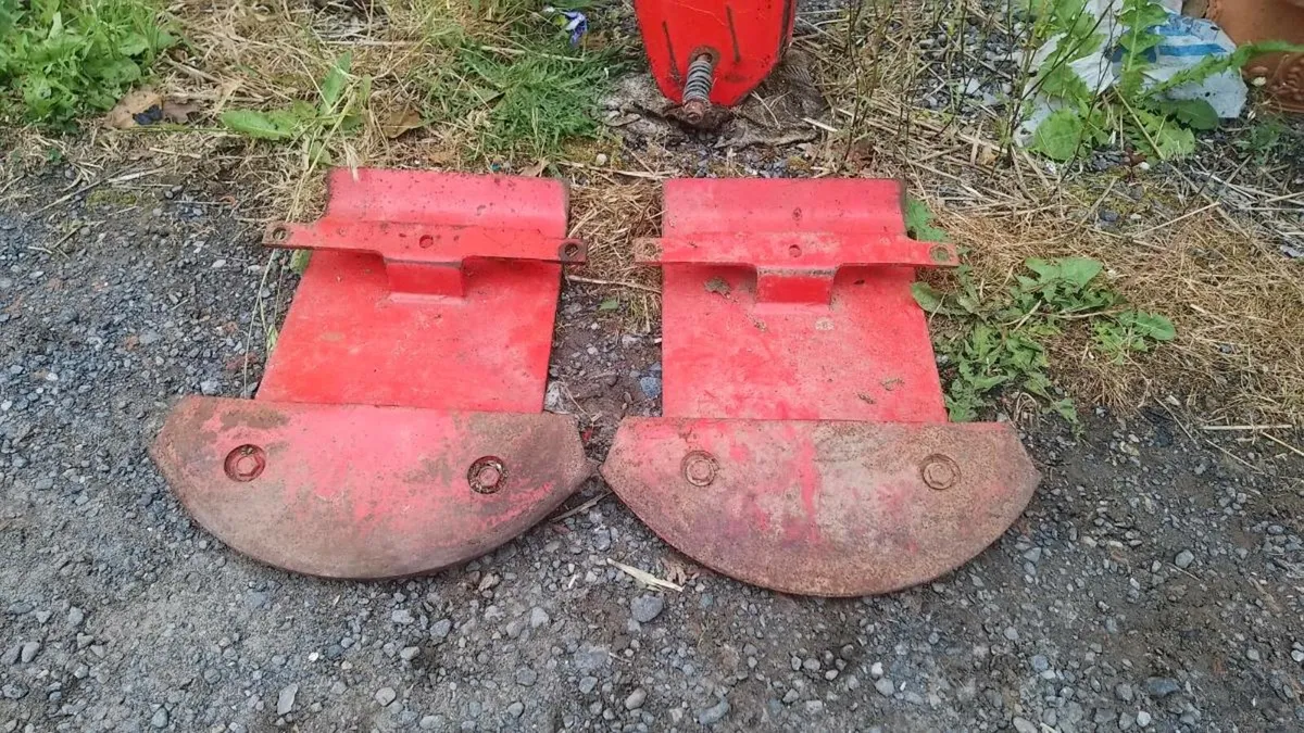 Topping skids & grass board. ( KUKN ) - Image 1