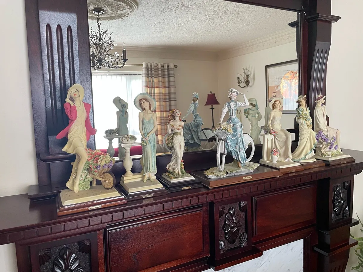 Figurines and figurine lamp - Image 1